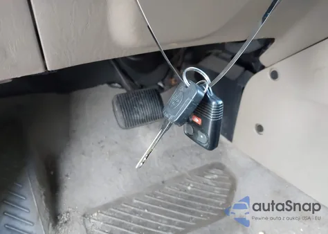 2005 Ford Escape Xlt z USA, uszkodzony, nr VIN 1FMYU93115KB75462